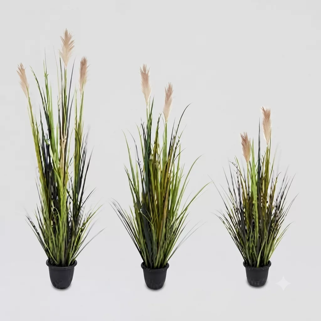 Pampasgras mit Blüten im formschönen Topf