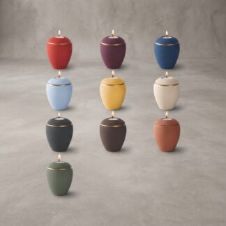 Samtiertes Gedenklicht der Edition Colour Line aus Keramik mit rundlicher Ellipsenform und antikem Golddekor