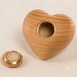 Mini-Holzurne Kirsche Herz 7 cm mit Fach und Schraubverschluss