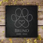Grabstein für Hund und Katze mit Herz und Pfote Gravur