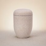 Naturstoffurne beige sandbeschichtet biologisch abbaubar