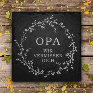 Wetterfeste Schiefertafel als Grabschmuck für Opa mit persönlicher Gravur und natürlichen Bruchkanten