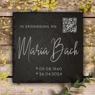 Grabstein Tafel mit QR Code und Beschriftung aus Schiefer für Urnengrab