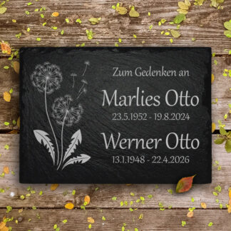 Familiengrab Grabplatte mit Pusteblume und doppelter Inschrift aus Schiefer
