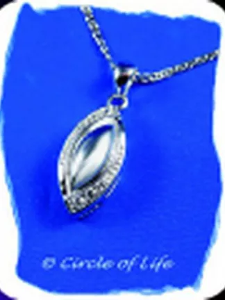Amulett „Martha“ mit handgearbeiteten Intarsien, 925 Silber