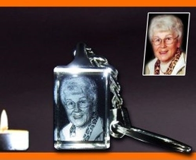 Gedenk-Kristall Mini 2D für 1 Person als Schlüsselanhänger, Schlüsselanhänger Freundschaft, Kristallgröße: 30 x 20 x 15 mm;