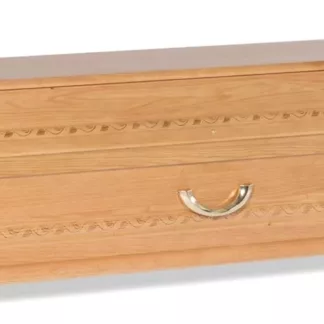 Eichensarg natur mit Rankenschnitzerei;